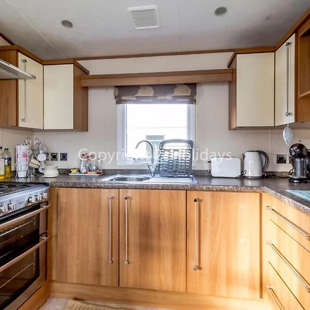 Lovely Caravan For Hire With Decking At Skipsea Sands In Yorkshire Ref 41015Wf Barmston Exterior foto
